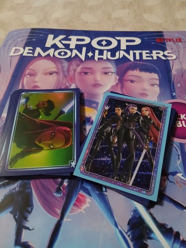 Scambio vendo figurine kpop - e,